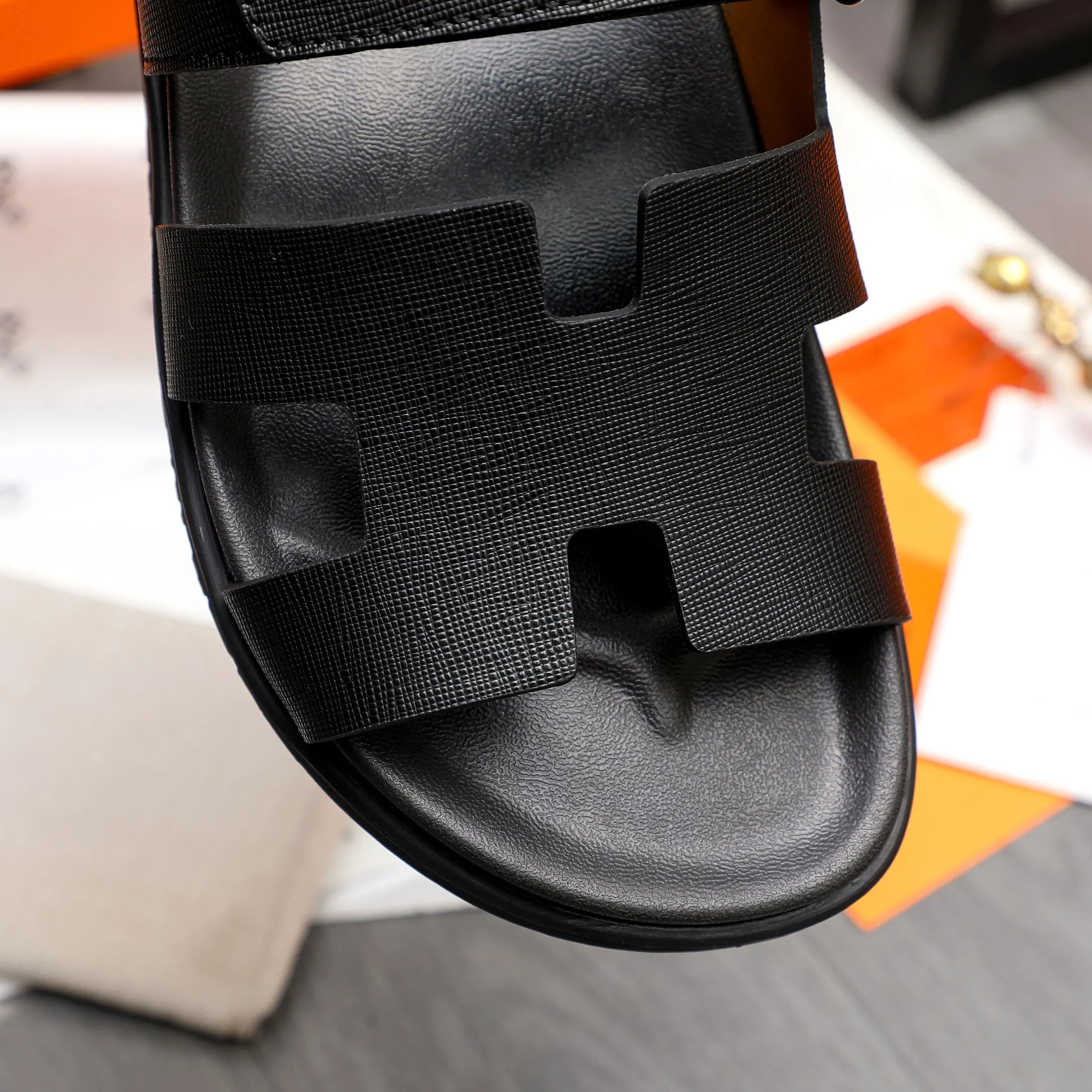 Men's shoes 💰340 Product trademark: Hermes "Hermes" Couple's slippers Regular size: 36-46 Product material: Selected vertical grain cowhide upper, microfiber lining, original outsole